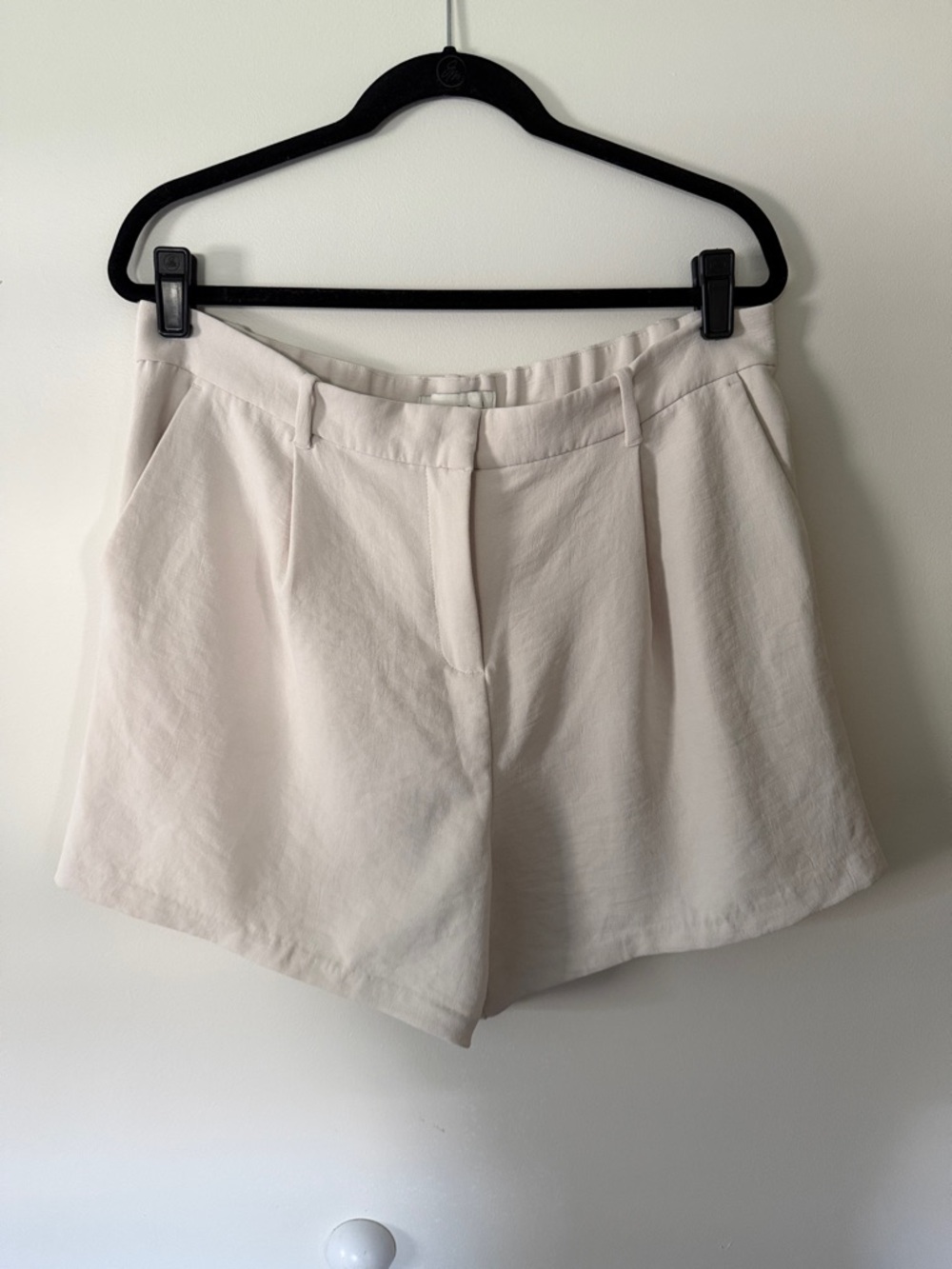 Abercrombie & Fitch Cream High-Waist Tailored Women’s Shorts